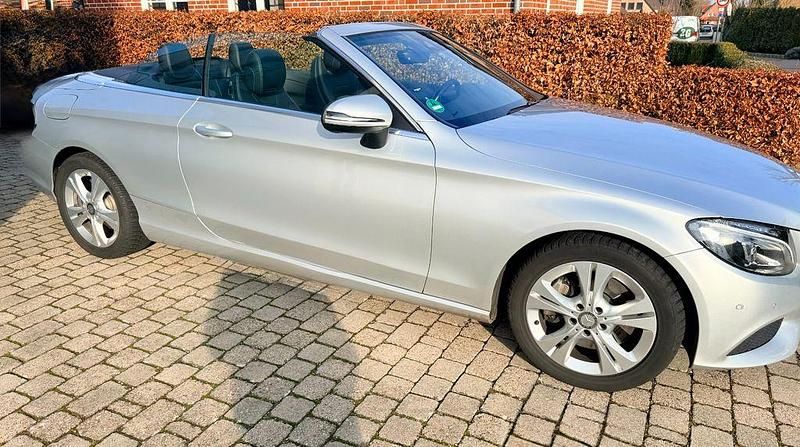 Używany Mercedes C250 204 KM (150 kW) 2017 Srebrny Kabriolet