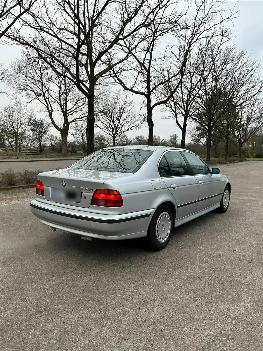 Gebraucht BMW 525 143 PS (105 kW) 1999 Silber Limousine