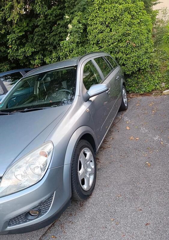 Silber Gebraucht 2007 Opel Astra Kombi | 1.600 € (Guter Preis) - Bild 1/4
