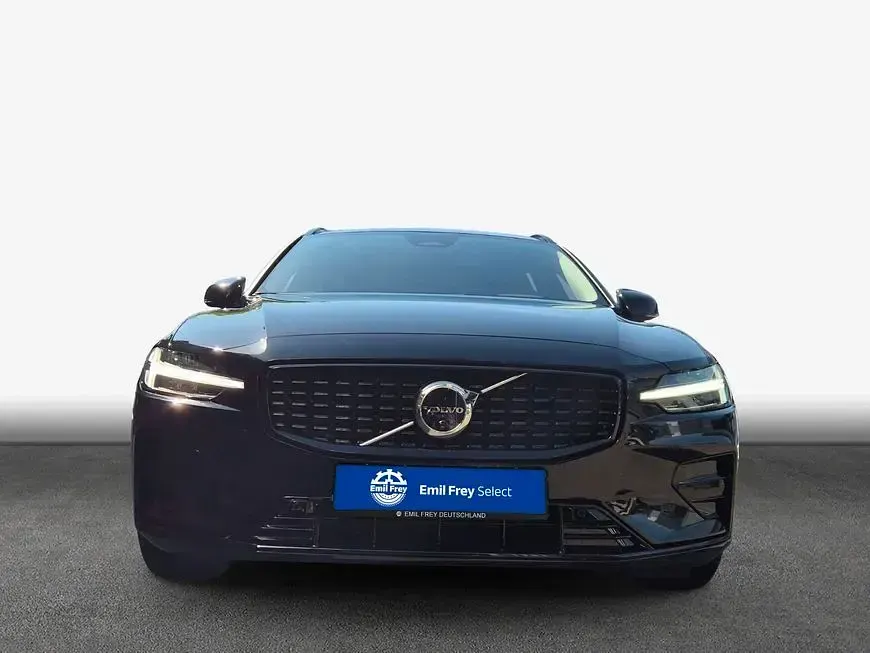 Gebraucht Volvo V60 Plus 197 PS (144 kW) 2025 Onyx black / metallic Kombi