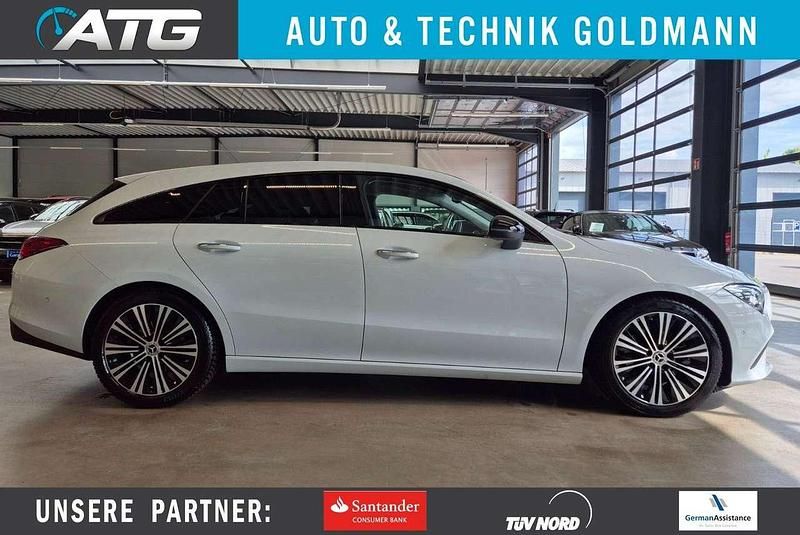Digitalweiss metalliclack Gebraucht 2023 Mercedes CLA220 Limousine | 32.950 € (Superpreis) - Bild 1/4