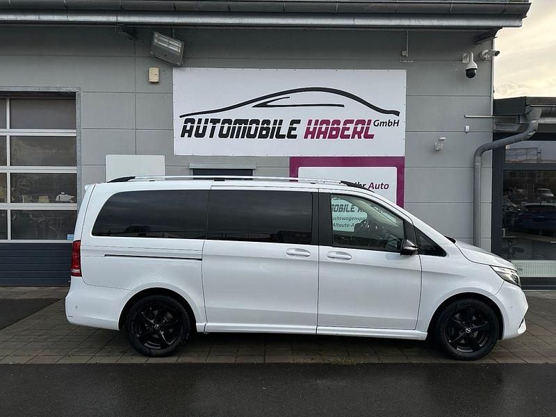 Weiß Gebraucht 2020 Mercedes V300 AMG line Van / Kleinbus | 51.990 € (Teuer) - Bild 1/4