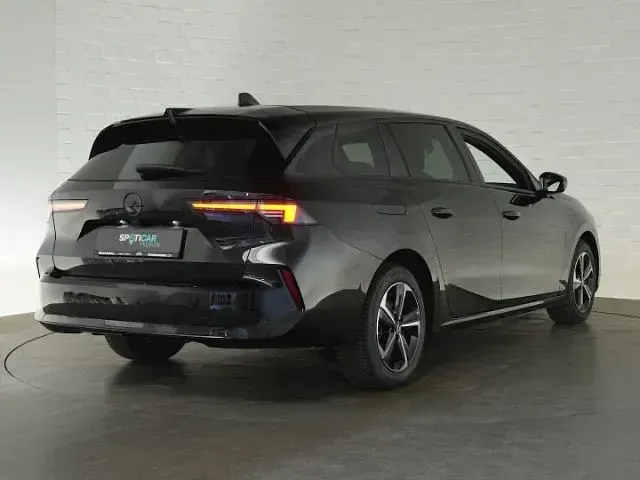 Gebraucht Opel Astra 131 PS (96 kW) 2024 Kristall silber Kleinwagen