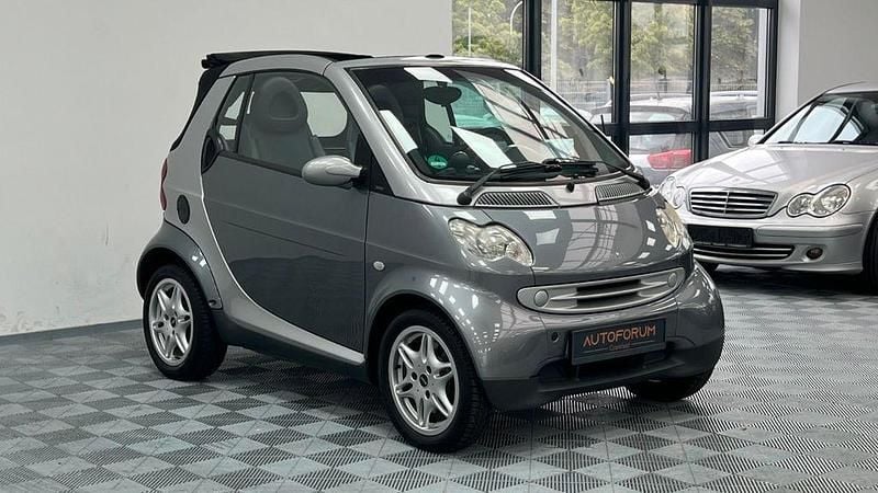 Grau Gebraucht 2002 Smart ForTwo Cabrio Passion Cabrio | 1.999 € (Fairer Preis) - Bild 1/4