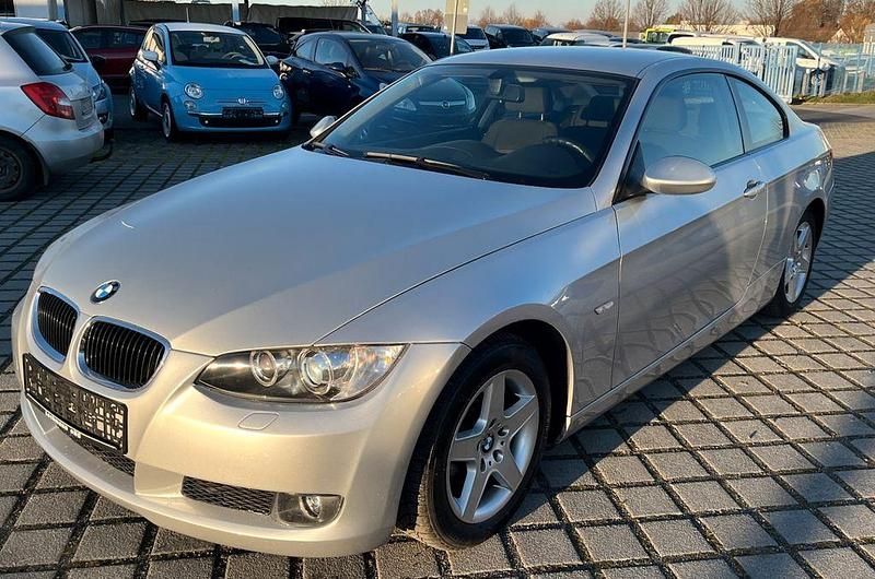 Silber Gebraucht 2007 BMW 320 Coupé | 7.999 € (Fairer Preis) - Bild 1/4
