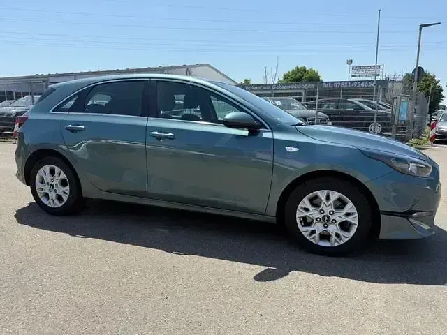 Gebraucht Kia Ceed 120 PS (88 kW) 2022 Grau Kleinwagen