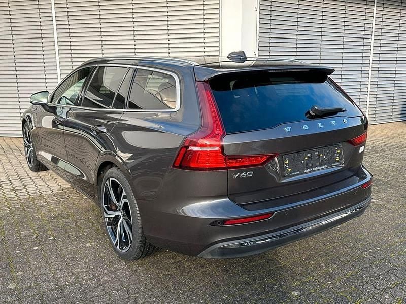 Gebraucht Volvo V60 Plus 253 PS (186 kW) 2022 Grau Kombi