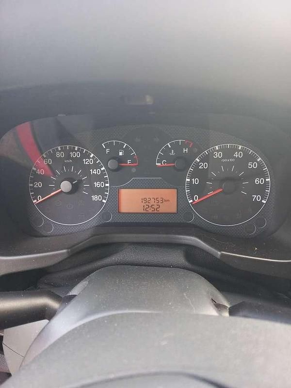 Gebraucht Peugeot TePee 75 PS (55 kW) 2010 Rot Kombi