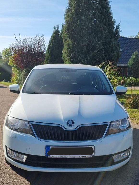 Weiß Gebraucht 2016 Skoda Rapid Joy Limousine | 11.500 € (Fairer Preis) - Bild 1/4
