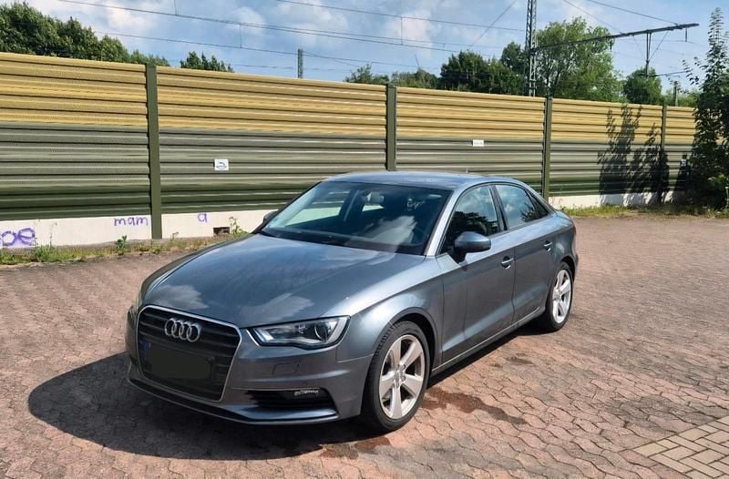 Grau Gebraucht 2016 Audi A3 Ambition Limousine | 15.000 € (Guter Preis) - Bild 1/4