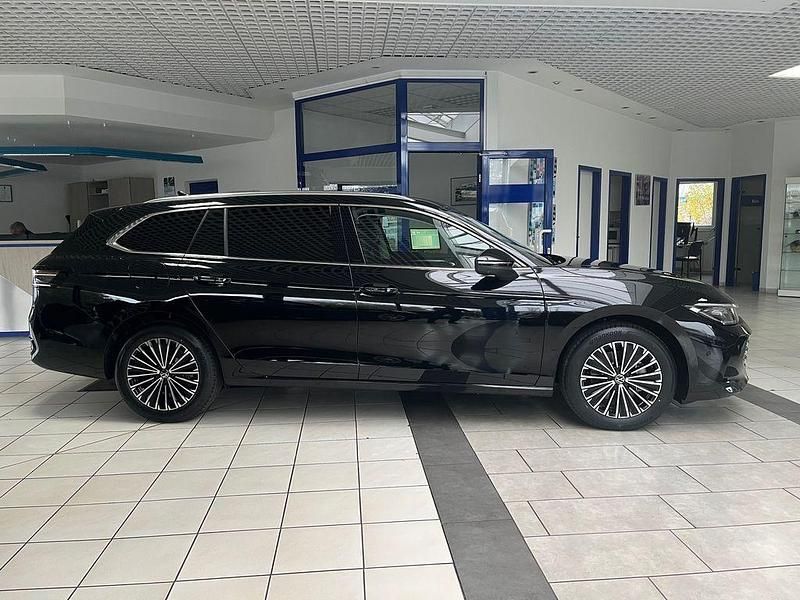 Nowe VW Passat Pro 150 KM (110 kW) 2025 Czarny Kombi