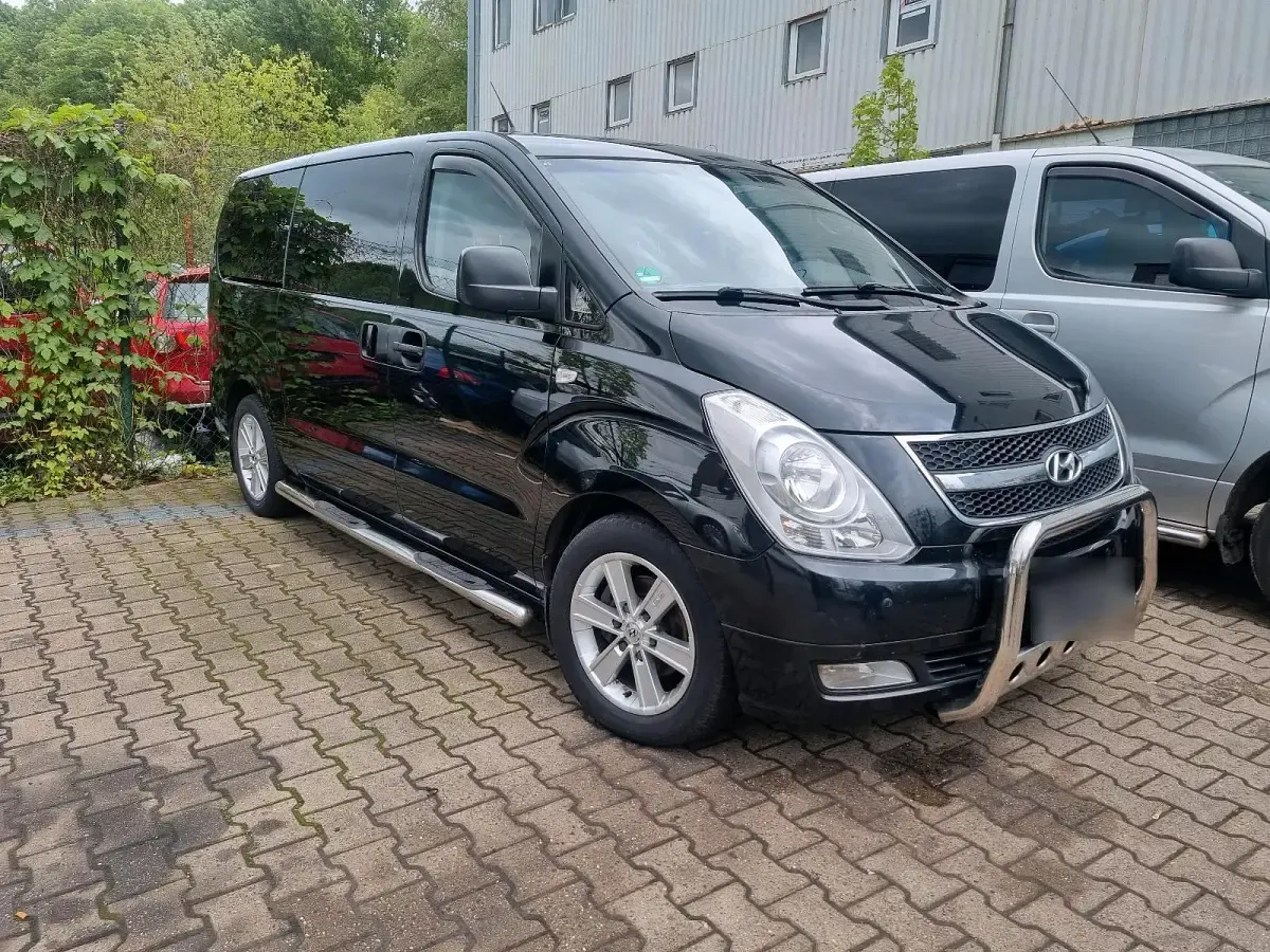 Gebraucht Hyundai H-1 170 PS (125 kW) 2009 Schwarz Van / Kleinbus
