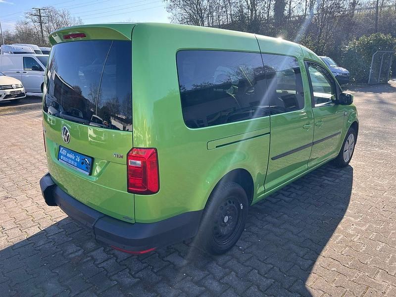 Gebraucht VW Caddy Maxi Trendline 150 PS (110 kW) 2017 Grün Van / Kleinbus