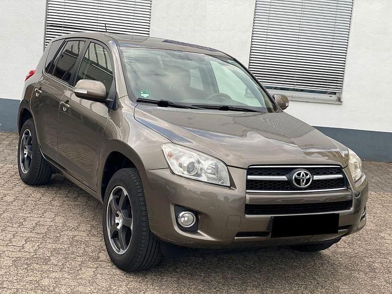 Braun Gebraucht 2009 Toyota RAV4 Multidrive S SUV | 9.900 € (Fairer Preis) - Bild 1/4