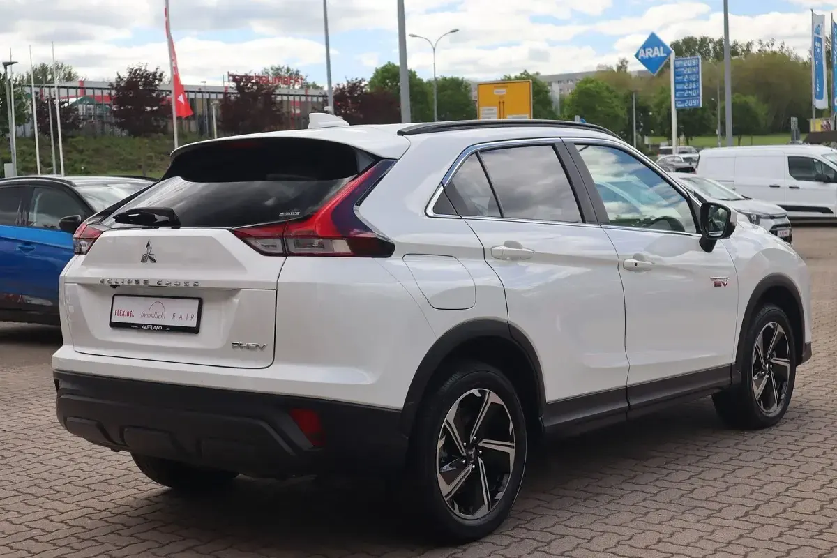 Gebraucht Mitsubishi Eclipse Cross 188 PS (138 kW) 2023 Weiß SUV
