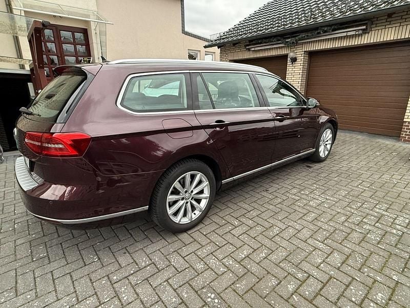 Gebraucht VW Passat Highline 179 PS (131 kW) 2017 Rot Kombi