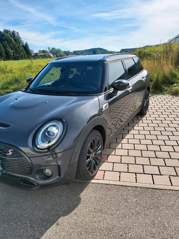 Grau Gebraucht 2021 Mini Clubman Kombi | 24.600 € - Bild 1/4