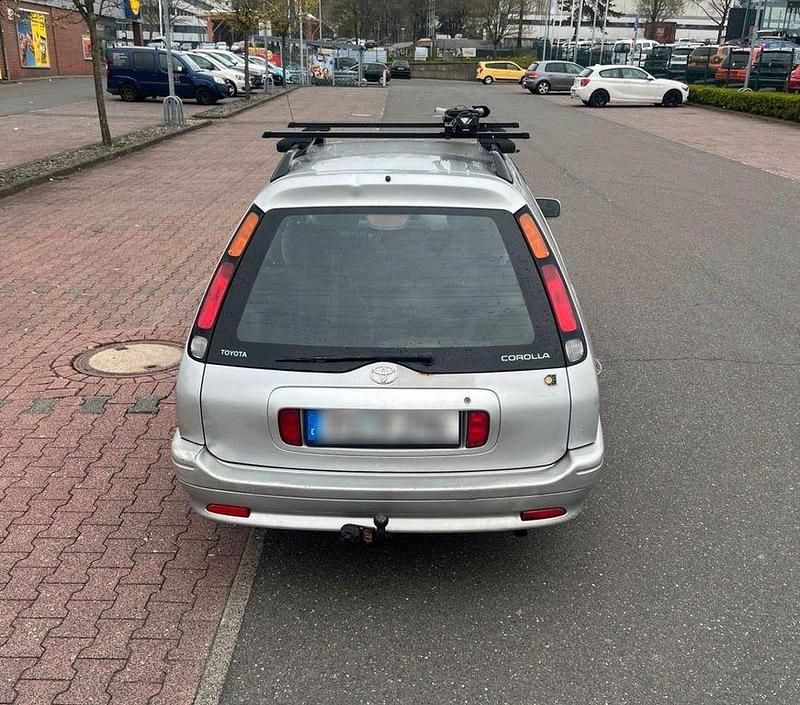 Gebraucht Toyota Corolla 110 PS (80 kW) 2001 Silber Kombi