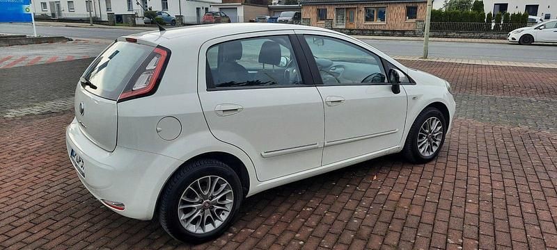Weiß Gebraucht 2012 Fiat Punto Pop Kleinwagen | 3.800 € (Etwas zu teuer) - Bild 1/4