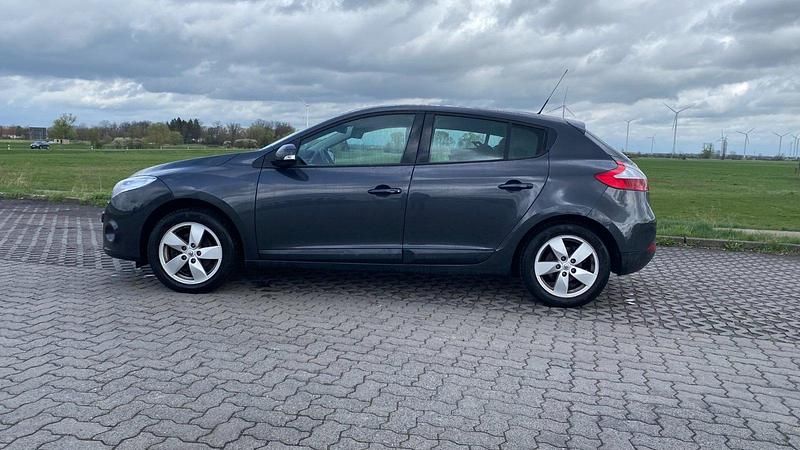 Gebraucht 2009 Renault Mégane III Dynamique Kleinwagen | 2.900 € (Etwas zu teuer) - Bild 1/4