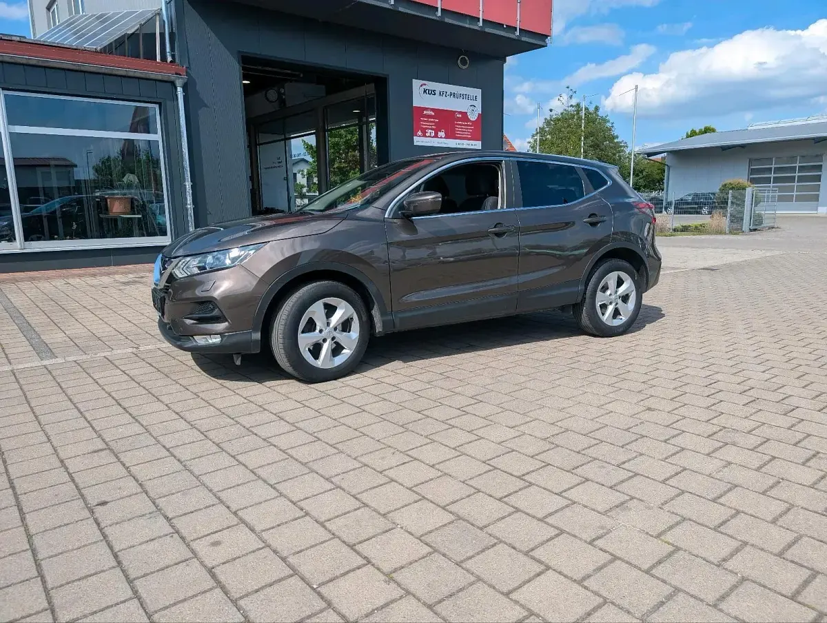 Gebraucht Nissan Qashqai Acenta 116 PS (85 kW) 2017 Braun SUV