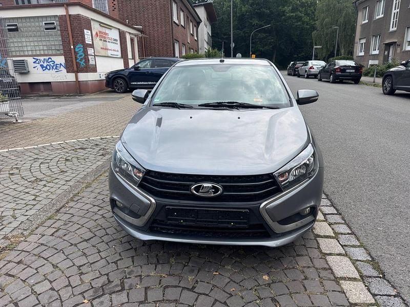 Second-hand Lada Vesta 106 CP (77 kW) 2018 Argintiu Berlinǎ