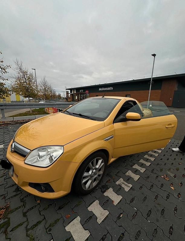 Gebraucht Opel Tigra 90 PS (66 kW) 2006 Gelb Cabrio