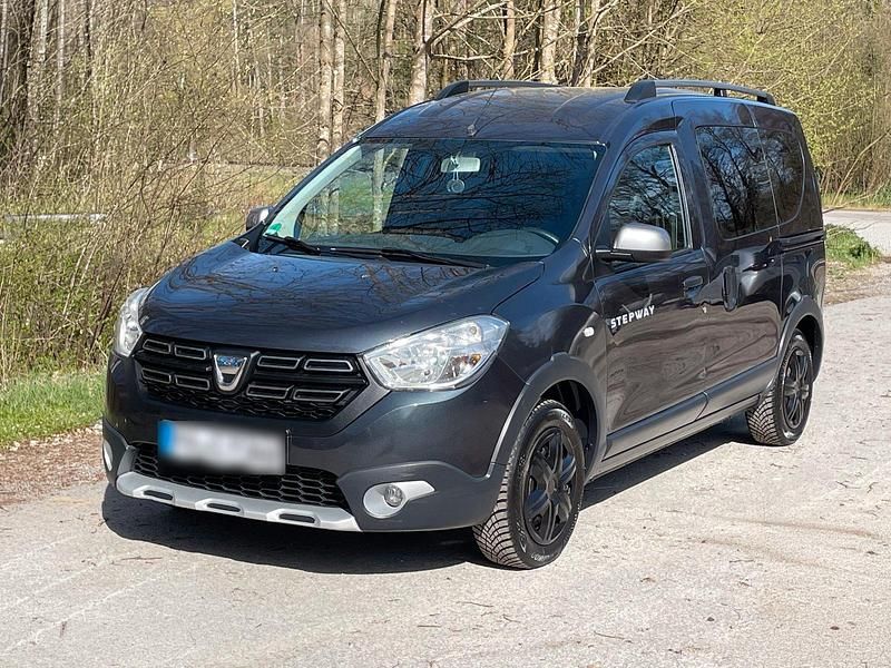 Gebraucht Dacia Dokker Celebration 116 PS (85 kW) 2018 Grau Van / Kleinbus