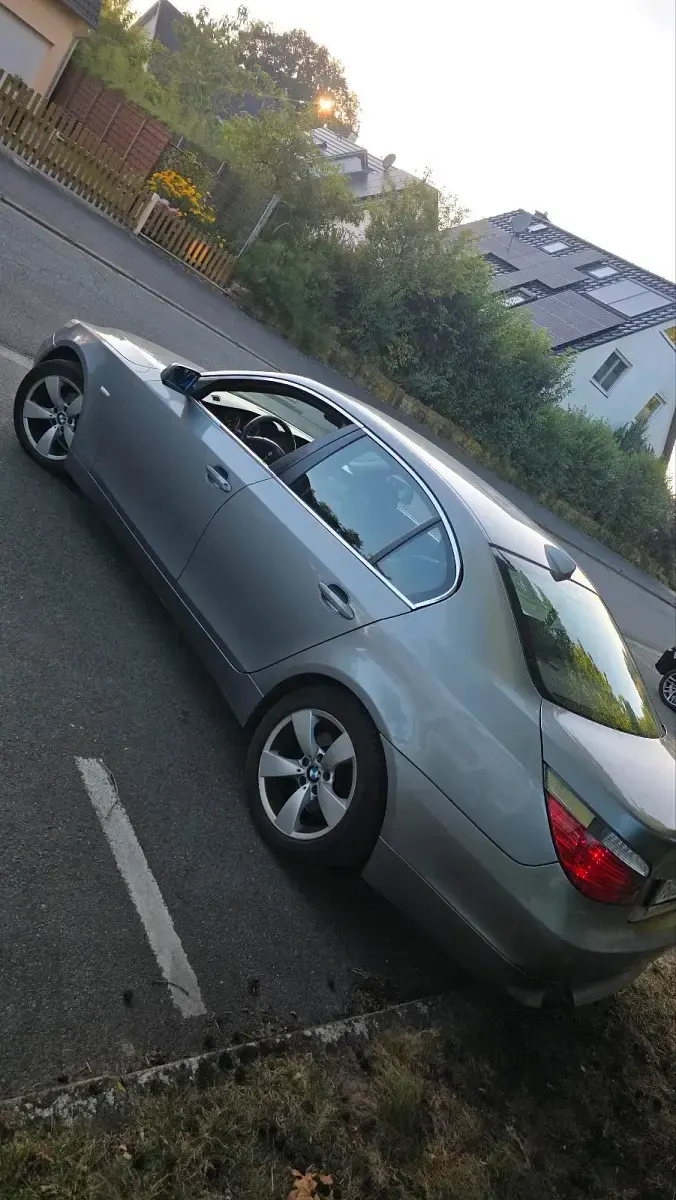 Gebraucht BMW 523 177 PS (130 kW) 2005 Grau Limousine