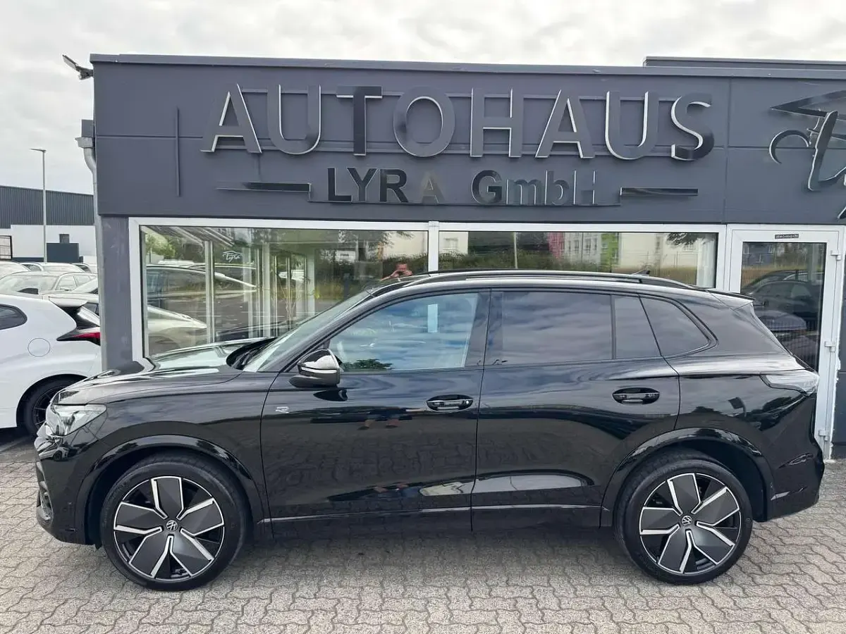 Gebraucht VW Tiguan R-line 265 PS (194 kW) 2025 Grenadillschwarz metallic SUV