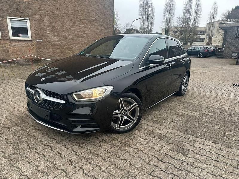 Schwarz Gebraucht 2022 Mercedes E250 AMG line Limousine | 20.990 € (Superpreis) - Bild 1/4