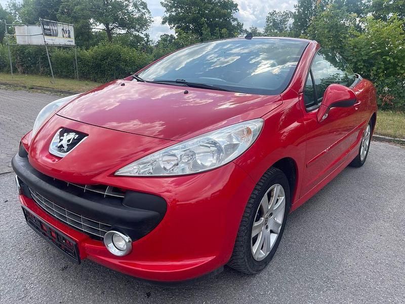 Rot Gebraucht 2009 Peugeot 207 CC Sport Cabrio | 4.200 € (Fairer Preis) - Bild 1/4