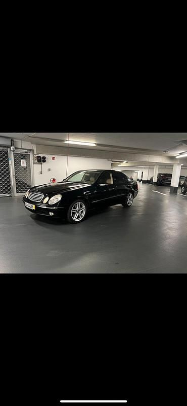 Schwarz Gebraucht 2003 Mercedes E320 Limousine | 10.000 € - Bild 1/4