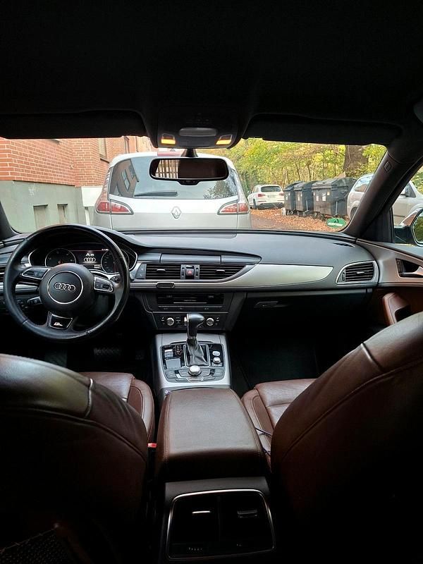 Braun Gebraucht 2012 Audi A4 Kombi | 11.300 € (Teuer) - Bild 1/4