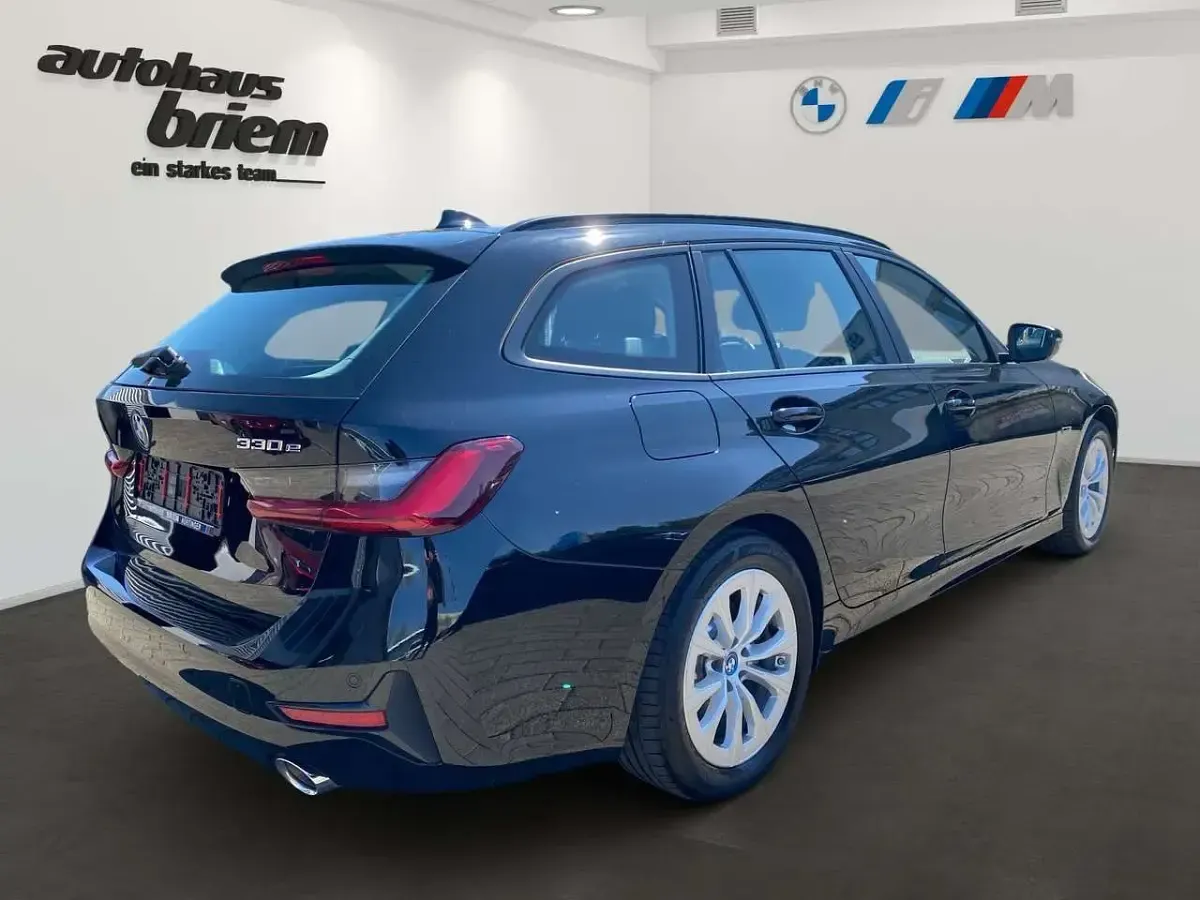 Gebraucht BMW 330e Advantage 292 PS (214 kW) 2022 Schwarz ii Kombi