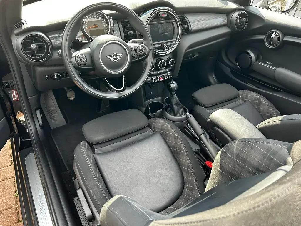 Gebraucht Mini Cooper 136 PS (100 kW) 2019 Schwarz Kleinwagen