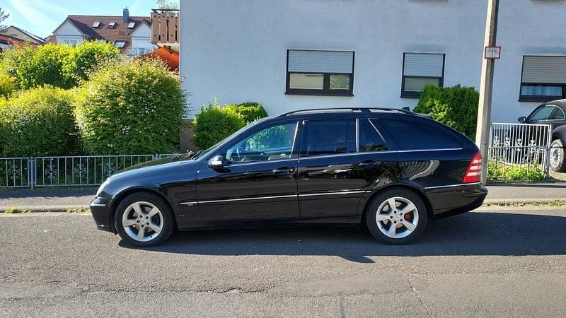 Gebraucht Mercedes C180 143 PS (105 kW) 2004 Schwarz Kombi