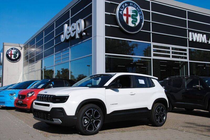 Weiß Gebraucht 2023 Jeep Avenger Altitude SUV | 25.490 € - Bild 1/4