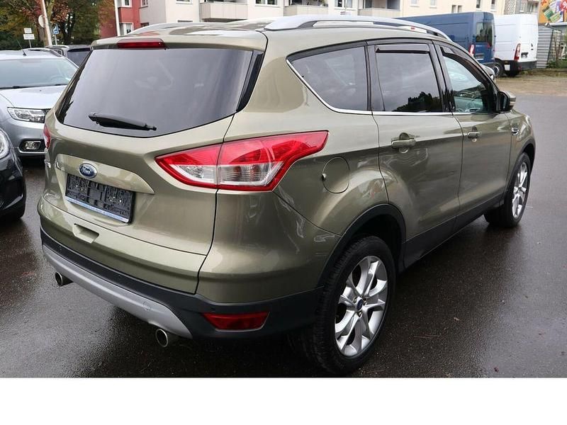 Gebraucht Ford Kuga Titanium 140 PS (102 kW) 2013 Grün SUV