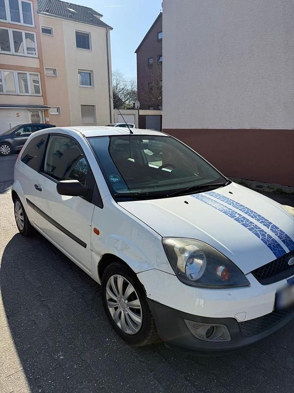 Gebraucht Ford Fiesta 80 PS (58 kW) 2006 Weiß Kleinwagen
