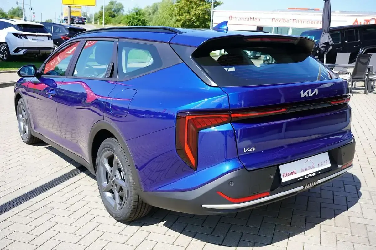 Neu Kia Ceed Sportswagon 150 PS (110 kW) 2026 Azurblaumet. Kombi