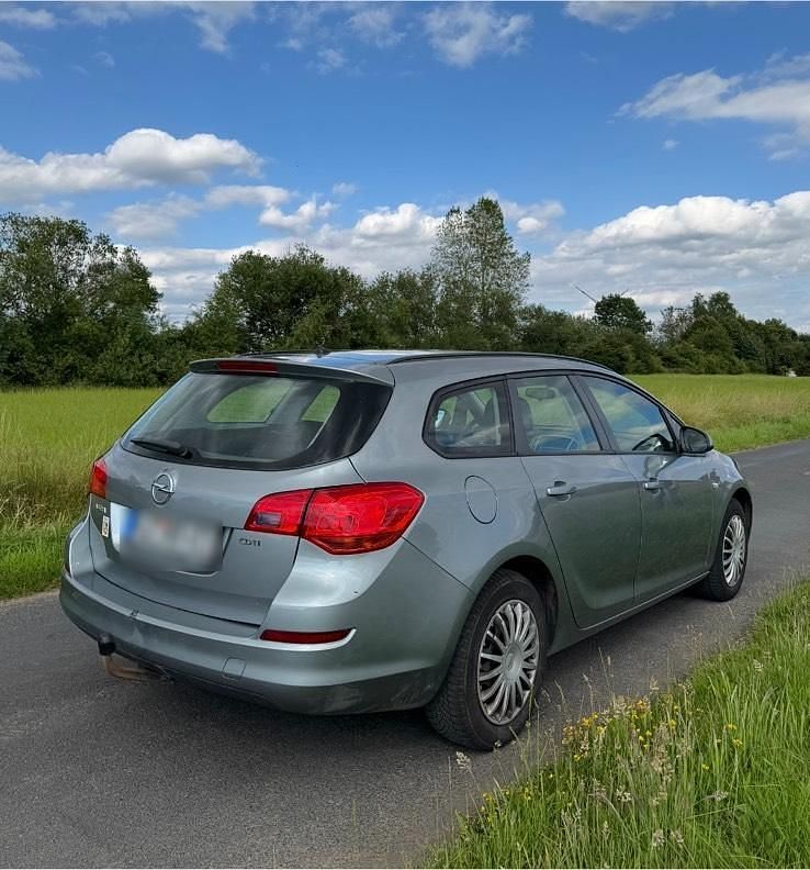 Gebraucht Opel Astra 110 PS (80 kW) 2012 Silber Kombi