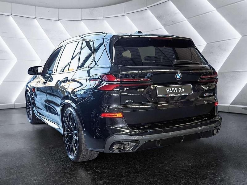 Neu BMW X5 M M Sport 530 PS (389 kW) 2025 Black sapphire SUV