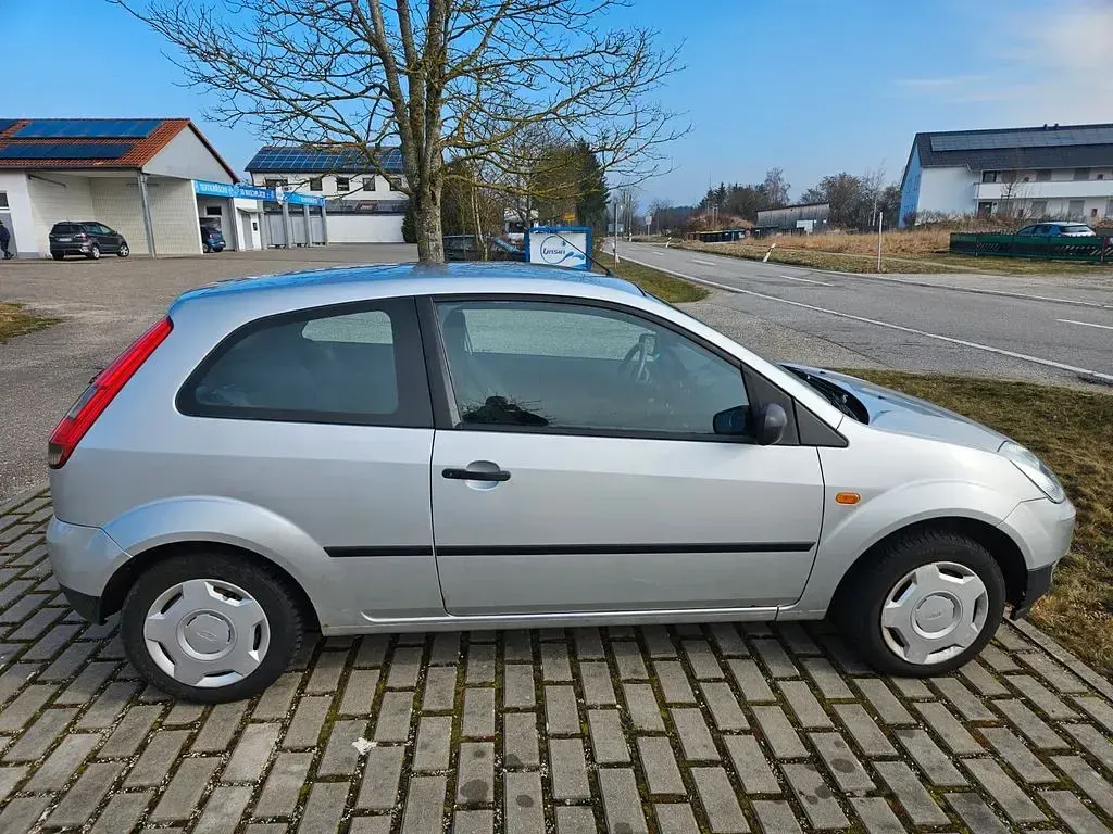 Gebraucht Ford Fiesta 60 PS (44 kW) 2004 Grau Kleinwagen