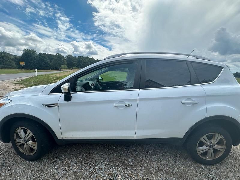 Usado Ford Kuga Titanium 163 HP (119 kW) 2011 Branco SUV