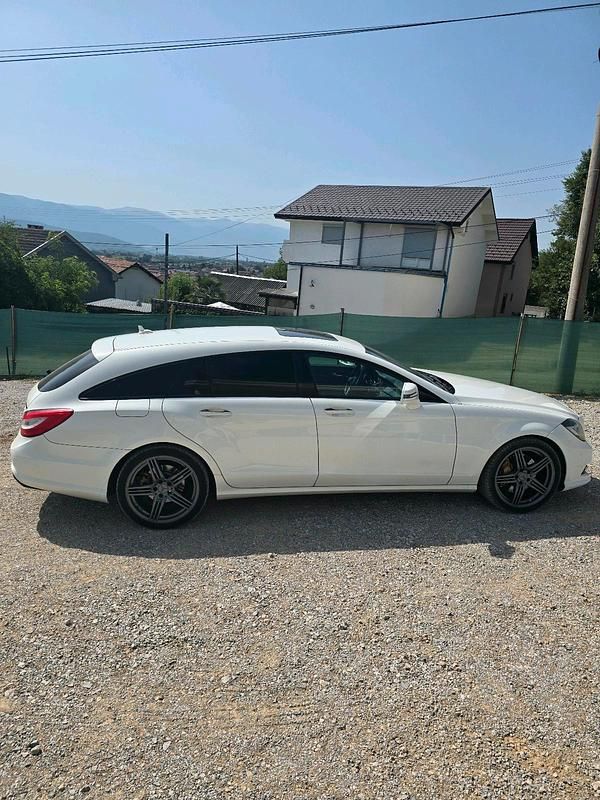 Używany Mercedes CLS350 265 KM (194 kW) 2013 Biały Kombi