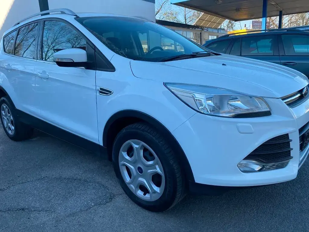 Usado Ford Kuga Trend 150 HP (110 kW) 2013 Branco SUV