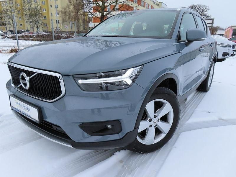 Grau Gebraucht 2021 Volvo XC40 Momentum SUV | 19.992 € (Superpreis) - Bild 1/4