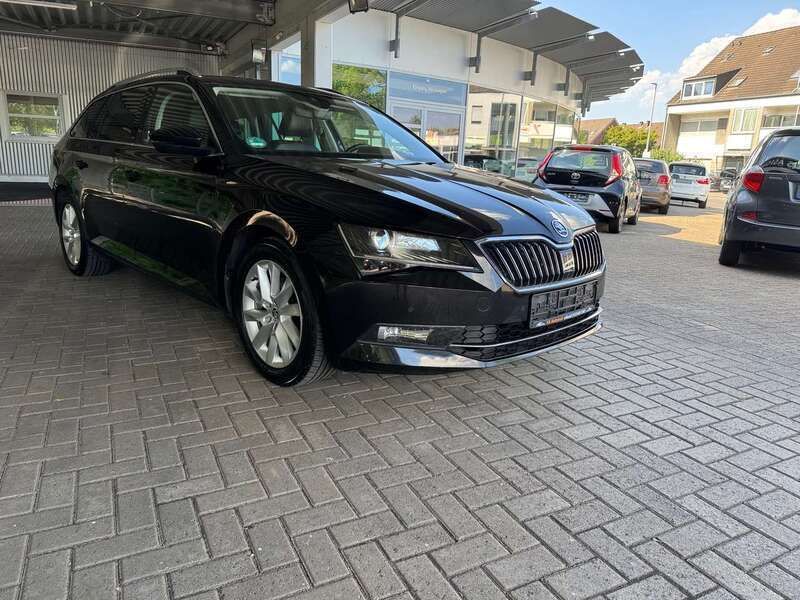 Schwarzmagic perleffekt Gebraucht 2017 Skoda Superb Style Kombi | 16.390 € (Guter Preis) - Bild 1/4