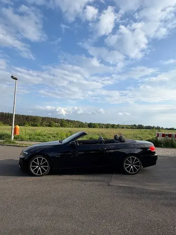 Gebraucht BMW 320 Cabriolet 177 PS (130 kW) 2010 Schwarz Cabrio